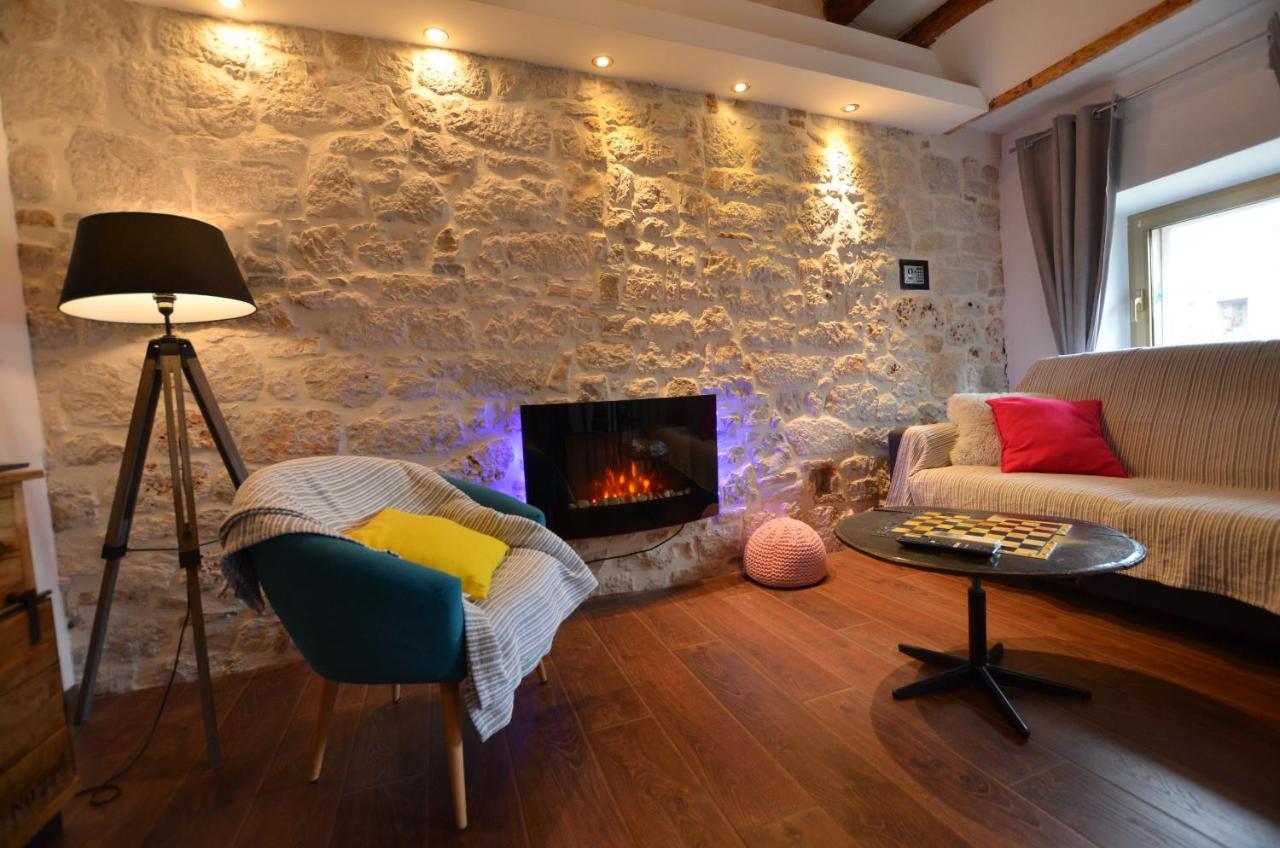 Noanna Apartment Ровин Екстериор снимка