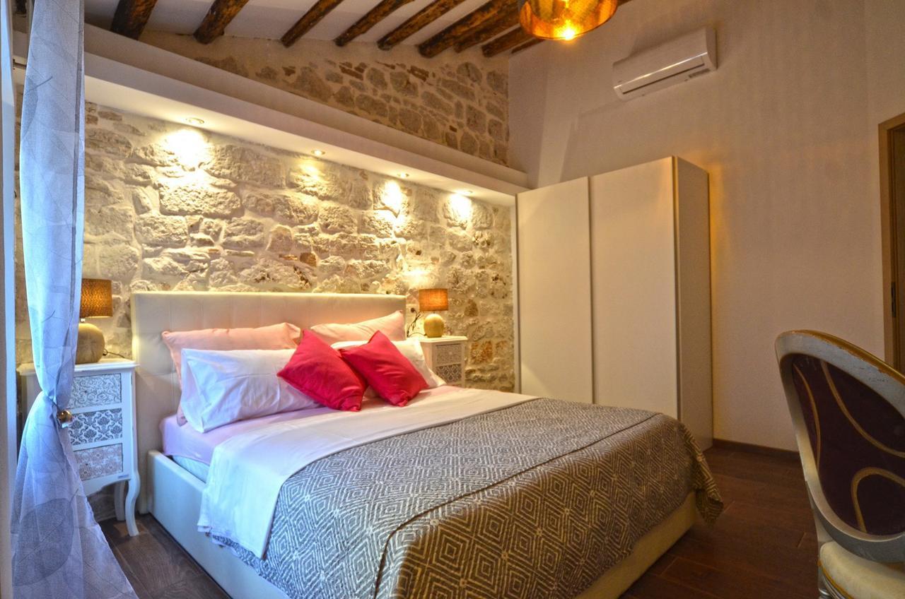 Noanna Apartment Ровин Екстериор снимка