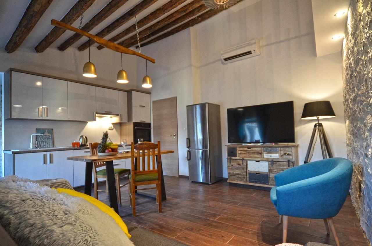 Noanna Apartment Ровин Екстериор снимка