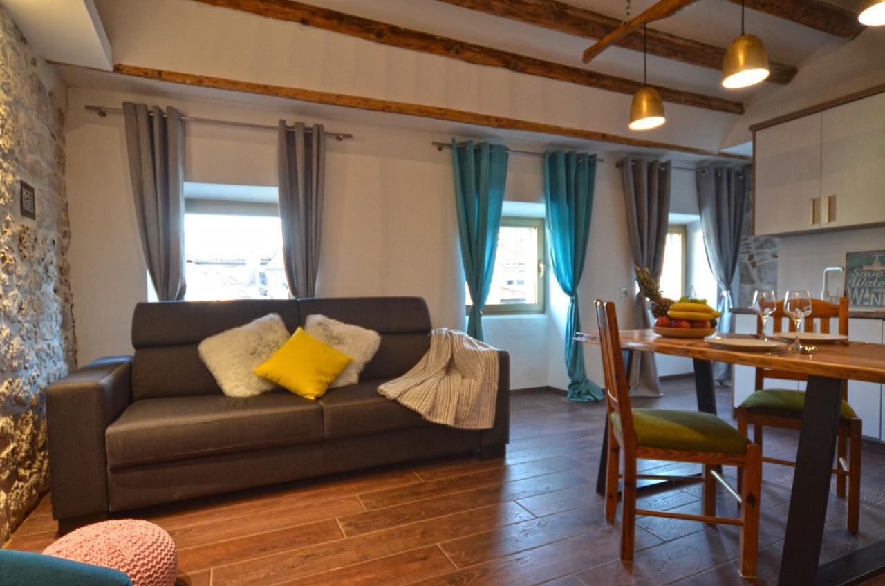 Noanna Apartment Ровин Екстериор снимка