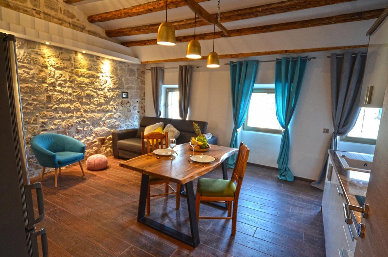 Noanna Apartment Ровин Екстериор снимка
